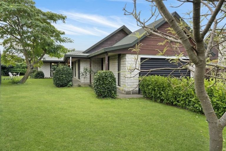 Photo of property in 6 Heaphy Place, Casebrook, Christchurch, 8051