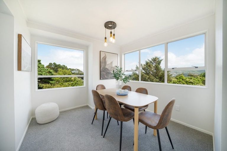Photo of property in 29a Chetwode Grove, Newlands, Wellington, 6037