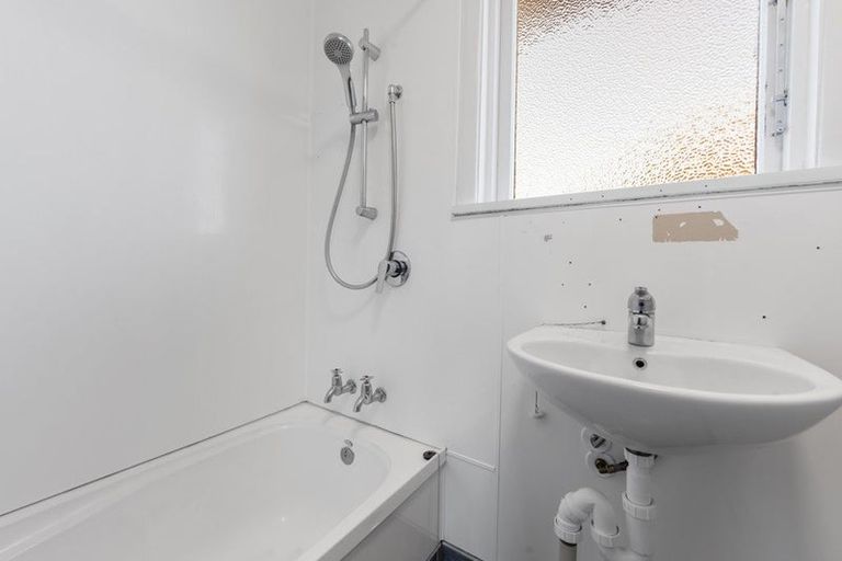 Photo of property in 23 Lambeth Crescent, Northcote, Christchurch, 8052