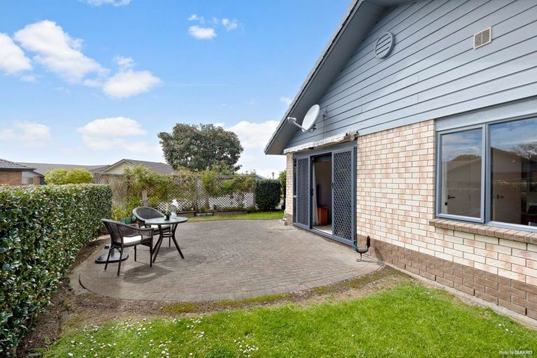 Photo of property in Waimanu Bay Village, 17/1 Piriti Drive, Te Atatu Peninsula, Auckland, 0610