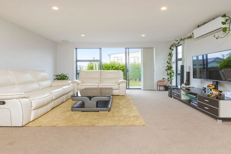 Photo of property in 42 Liberation Road, Papakura, 2110