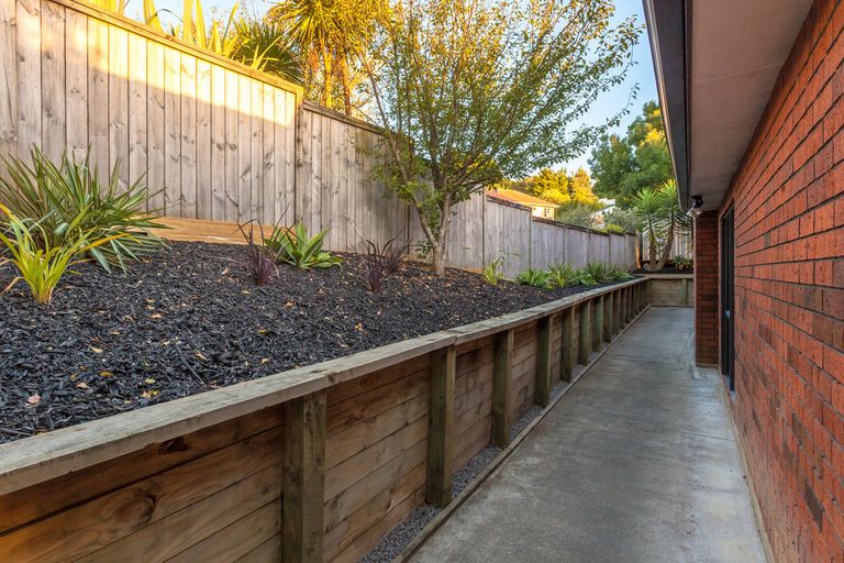 Photo of property in 36b Derwent Crescent, Titirangi, Auckland, 0604