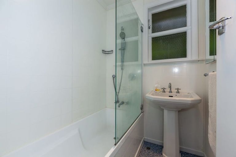 Photo of property in 6 Curtis Street, Northland, Wellington, 6012