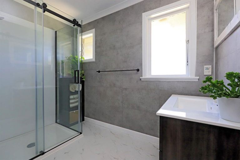 Photo of property in 8 Neeve Place, Taradale, Napier, 4112