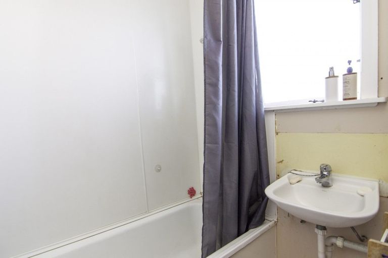 Photo of property in 3 Renfrew Place, Highbury, Palmerston North, 4412