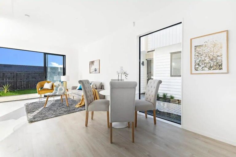 Photo of property in 101 Botany Road, Botany Downs, Auckland, 2010