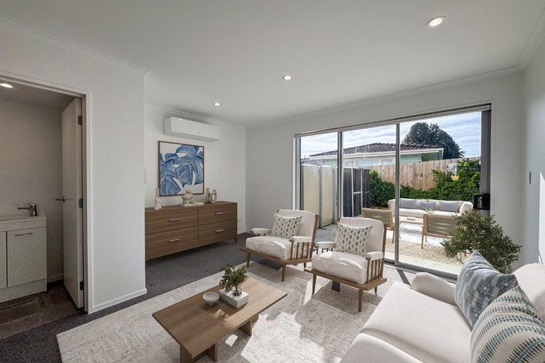 Photo of property in 11 Ngae Place, Mangere East, Auckland, 2024