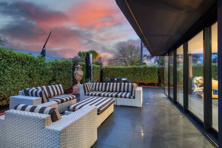 Photo of property in 116 Aikmans Road, Merivale, Christchurch, 8014