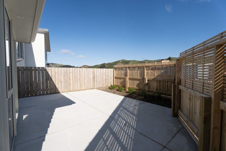Photo of property in 7 Pine Hill Rise, Glenside, Wellington, 6037