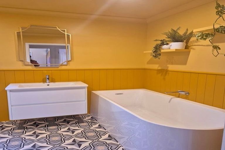 Photo of property in 46 Chelwood Street, Takaro, Palmerston North, 4412