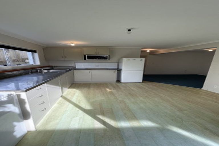 Photo of property in 35 Holiday Road, Stanmore Bay, Whangaparaoa, 0932
