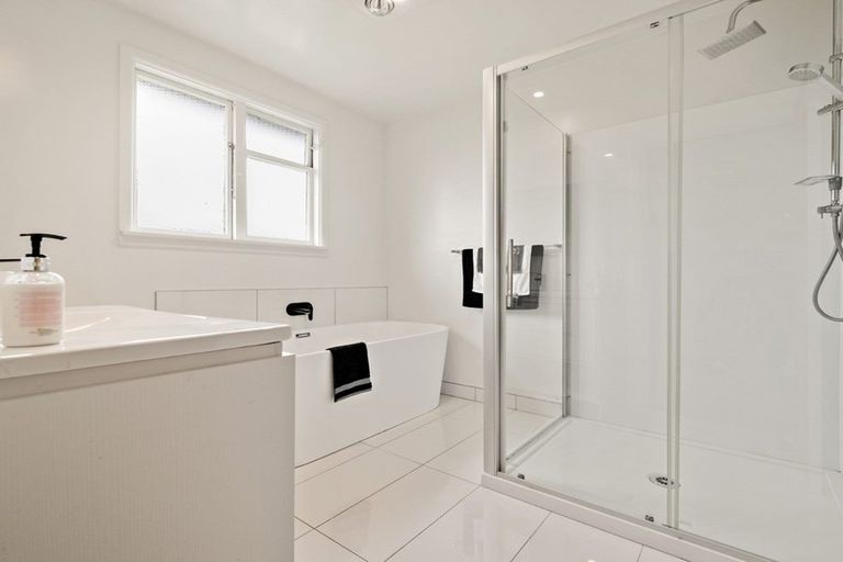 Photo of property in 16 Ilfracombe Place, Burnside, Christchurch, 8053