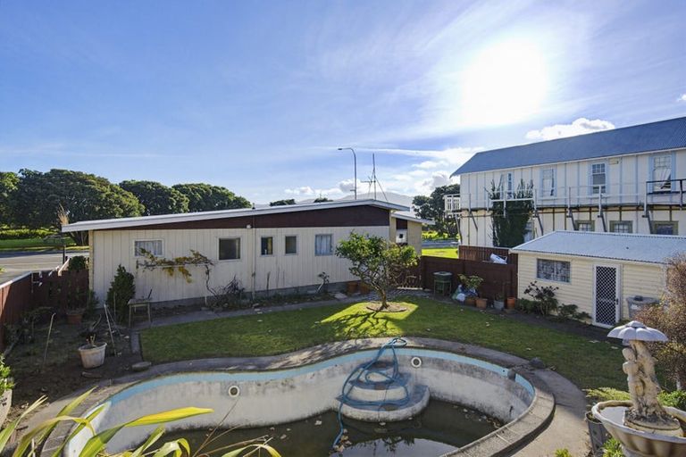 Photo of property in 5 Marine Parade, Paraparaumu Beach, Paraparaumu, 5032