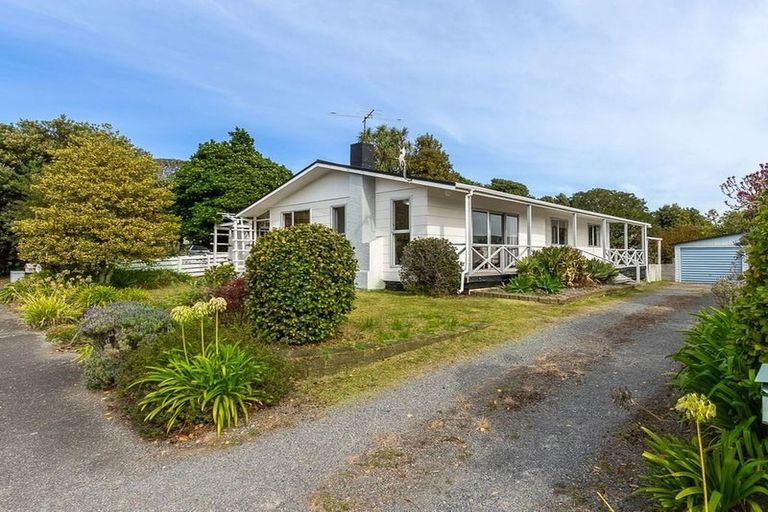 Photo of property in 11 Kanawa Street, Waikanae, 5036
