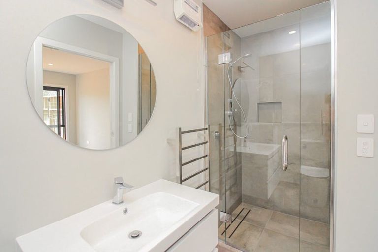 Photo of property in 4/7 Grays Road, Plimmerton, Porirua, 5026