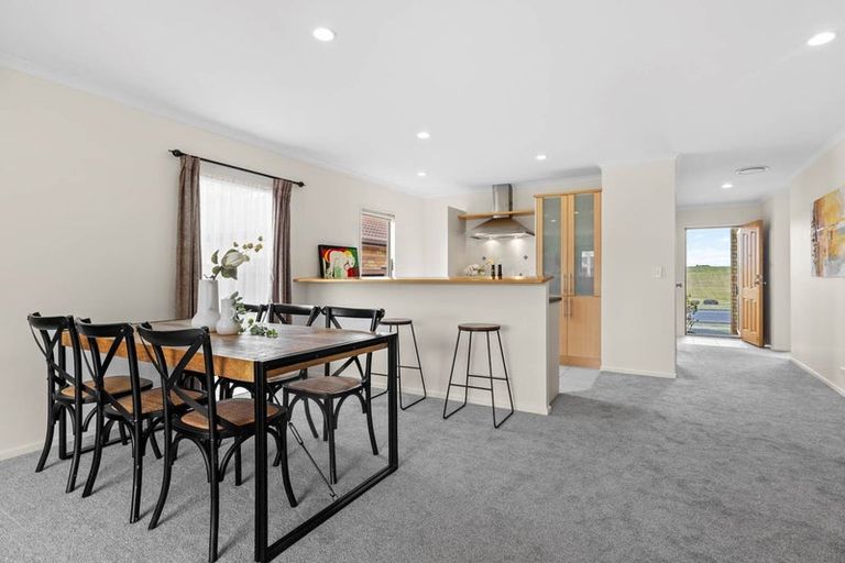 Photo of property in 31 Magic Way, Randwick Park, Auckland, 2105