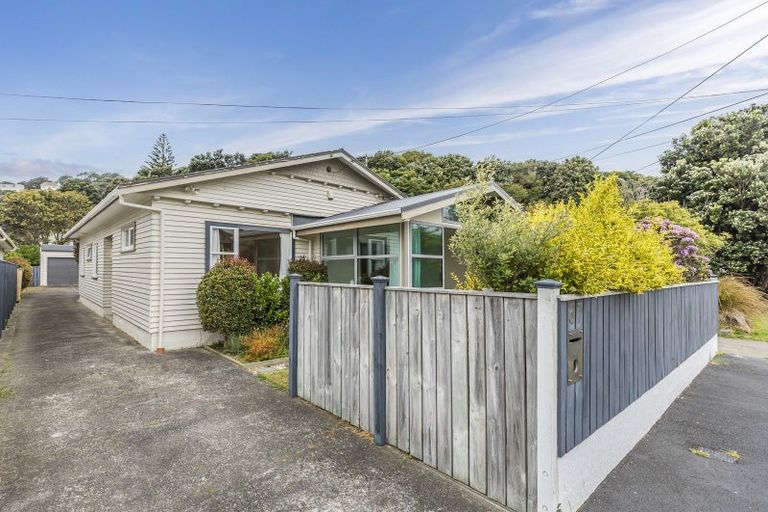 Photo of property in 37 Glamis Avenue, Strathmore Park, Wellington, 6022
