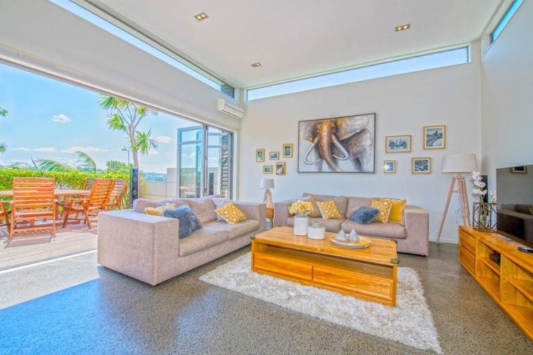Photo of property in 77 Kittiwake Drive, Schnapper Rock, Auckland, 0632
