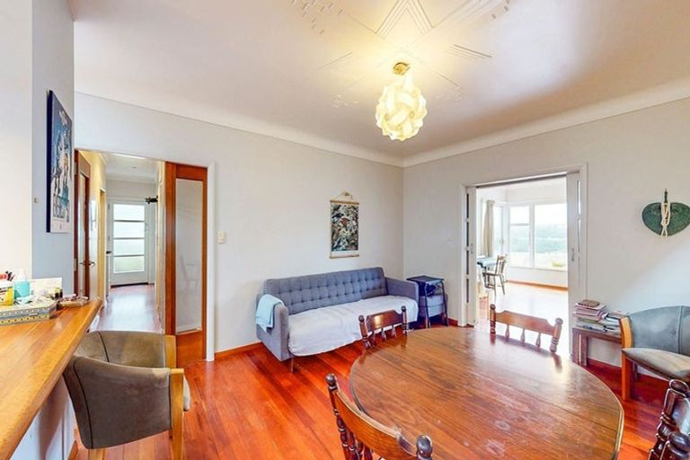 Photo of property in 88 Nevay Road, Karaka Bays, Wellington, 6022