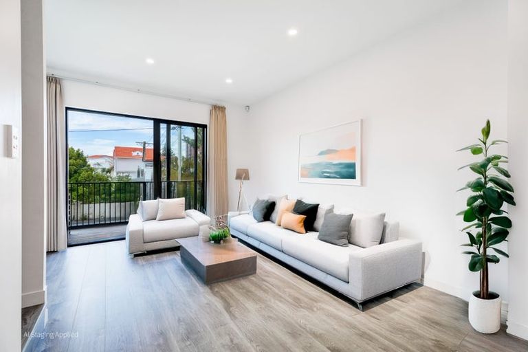 Photo of property in 19 Taipahitini Road, Rosehill, 2113
