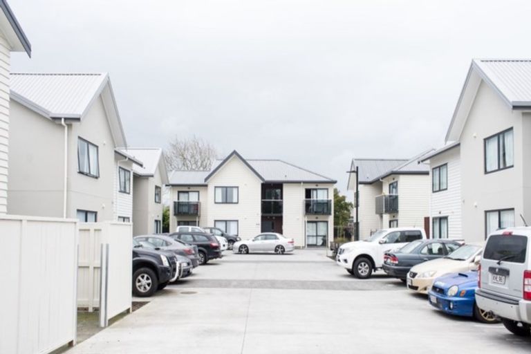 Photo of property in 1/69 Mckenzie Road, Mangere Bridge, Auckland, 2022