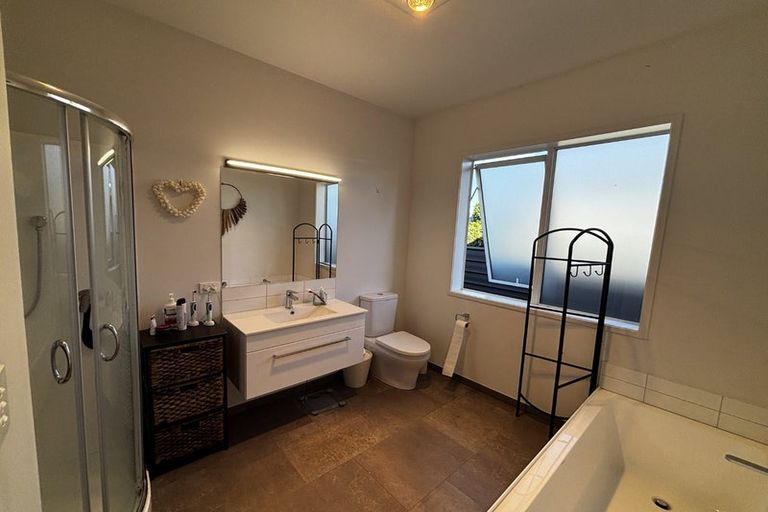 Photo of property in 17 Atiawa Street, Glen Avon, New Plymouth, 4312