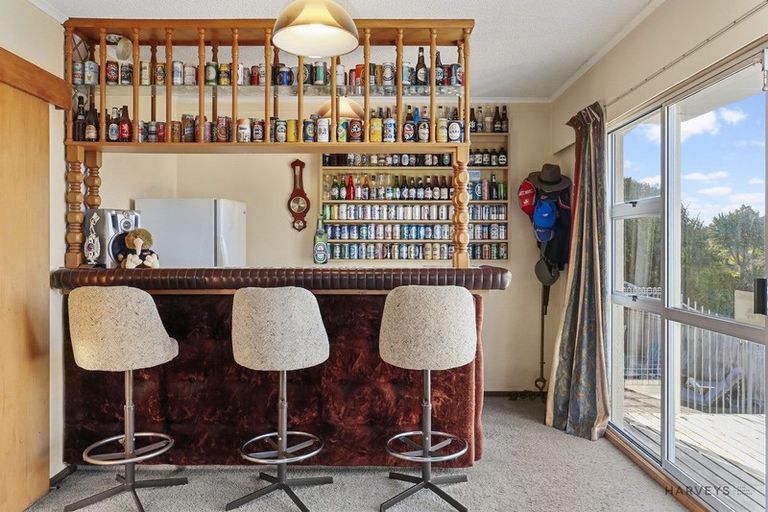 Photo of property in 6 Fairmount Road, Titirangi, Auckland, 0604