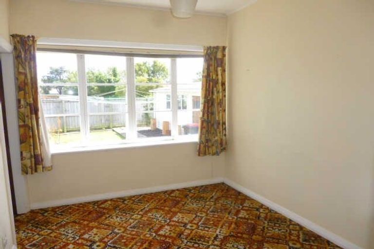 Photo of property in 2 Kawaka Street, Riccarton, Christchurch, 8041