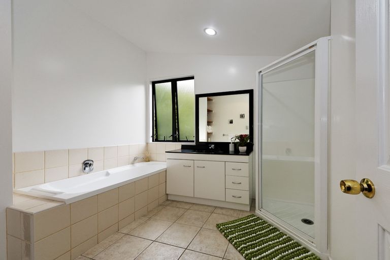 Photo of property in 24 Chamari Close, Titirangi, Auckland, 0604