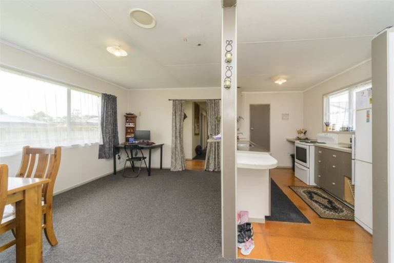 Photo of property in 10 Gladys Place, Kelvin Grove, Palmerston North, 4414