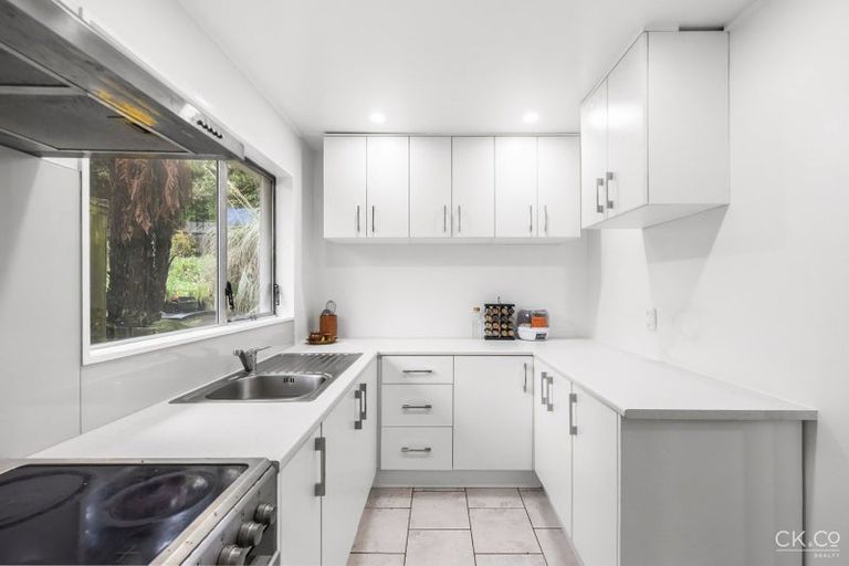 Photo of property in 2/264 Grounsell Crescent, Belmont, Lower Hutt, 5010