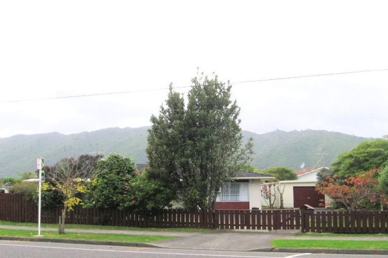 Photo of property in 49 Ngarara Road, Waikanae, 5036