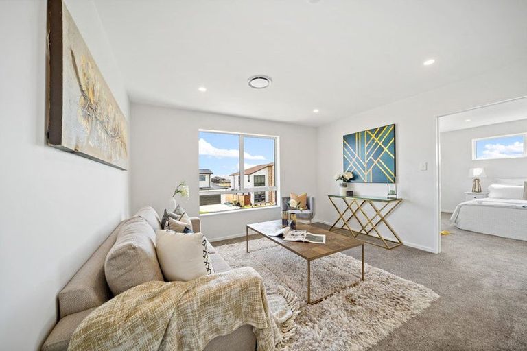 Photo of property in 1 Ritetai Street, Clarks Beach, 2122