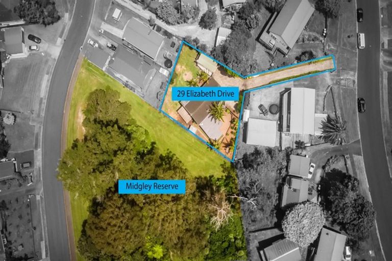 Photo of property in 29 Elizabeth Drive, West Harbour, Auckland, 0618
