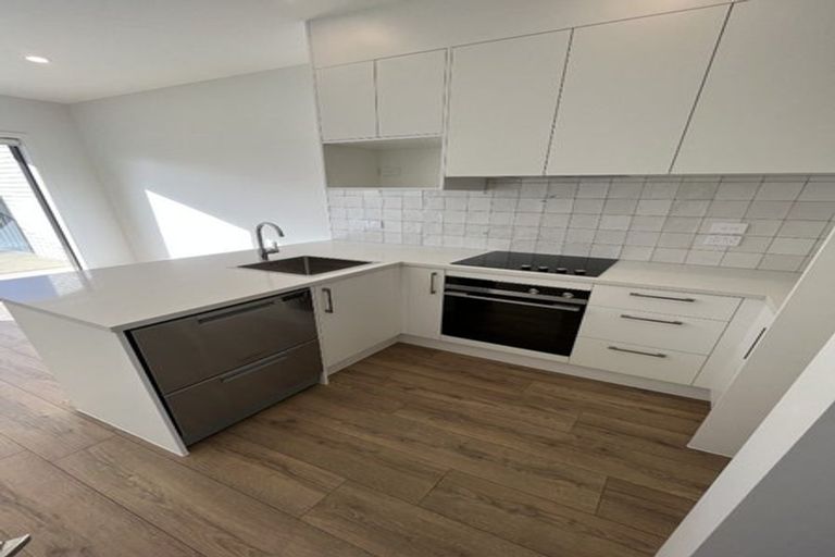 Photo of property in 4/28 Westgate Drive, Westgate, Auckland, 0614