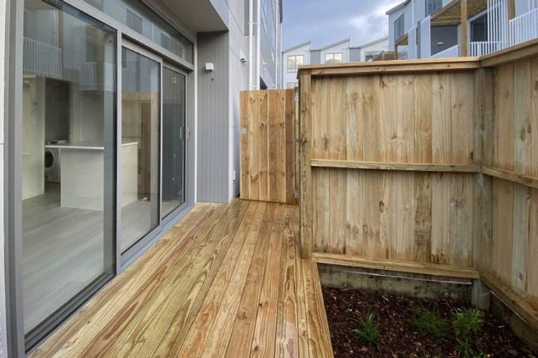 Photo of property in 9/2 Moor Avenue, Te Atatu Peninsula, Auckland, 0610