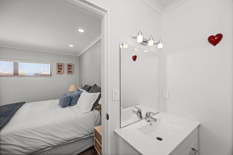 Photo of property in 9 Forbury Way, Taradale, Napier, 4112