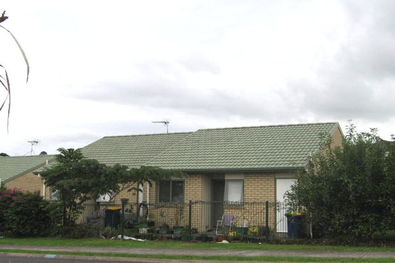 Photo of property in 2/25 Charlenne Close, Ranui, Auckland, 0612