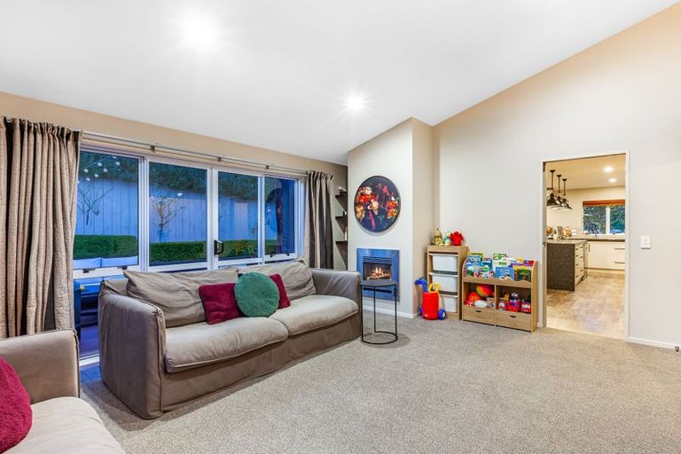 Photo of property in 11 Te Puia Drive, Aotea, Porirua, 5024