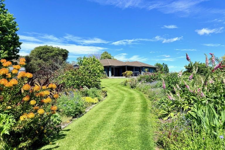 Photo of property in 154 Ohinepanea Road, Pukehina, Te Puke, 3186