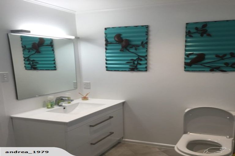 Photo of property in 14 Omega Street, Newlands, Wellington, 6037