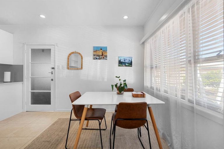 Photo of property in 2/184 Bucklands Beach Road, Bucklands Beach, Auckland, 2012