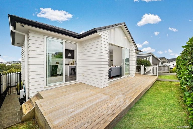 Photo of property in 10 Bine Crescent, Orewa, 0931
