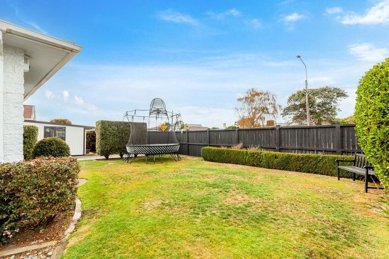 Photo of property in 20 Inwoods Road, Parklands, Christchurch, 8083
