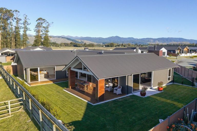 Photo of property in 25 Phoenix Palms Grove, Levin, 5510