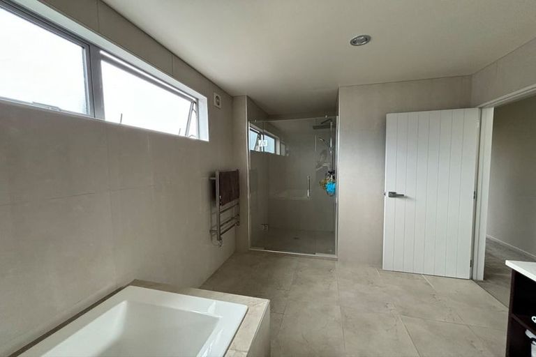 Photo of property in 28 Bur Oak Terrace, Schnapper Rock, Auckland, 0632