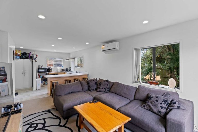 Photo of property in 4/36 West Coast Road, Glen Eden, Auckland, 0602