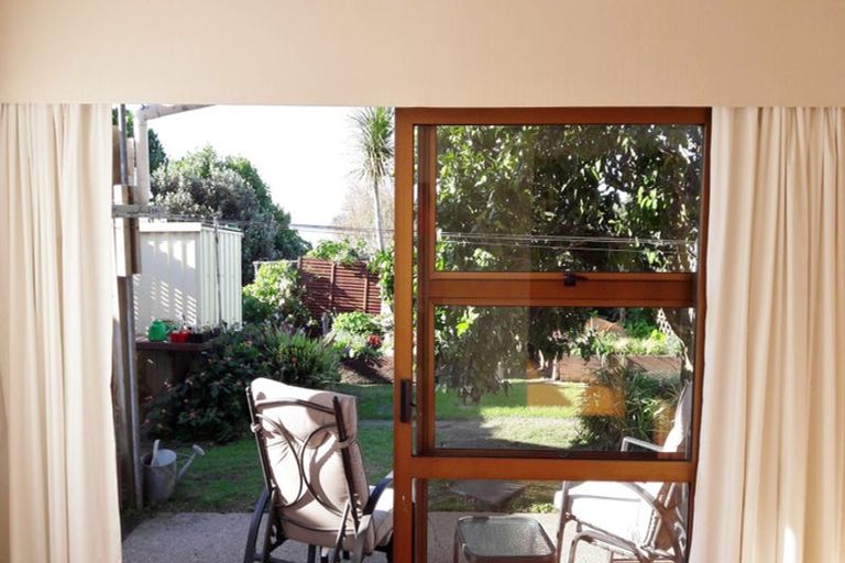 Photo of property in 33 Melandra Road, Stanmore Bay, Whangaparaoa, 0932