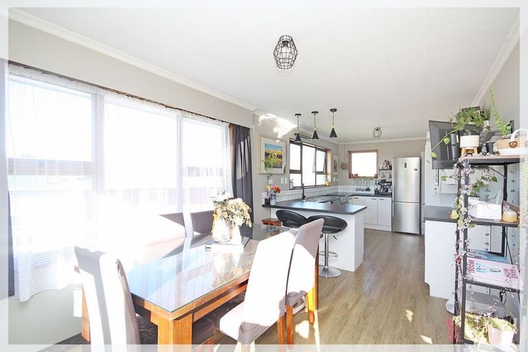 Photo of property in 30a Avenue Road, Foxton, 4814