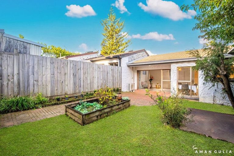 Photo of property in 3/550 Glenfield Road, Glenfield, Auckland, 0629